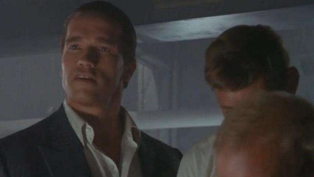 Casino cheating, Schwarzenegger overbearing lift the table, the classic old movie!