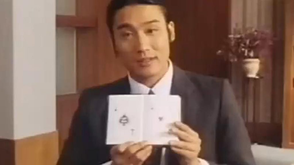 Leung Ka-fai play Tony Leung, selling gambling secrets full of laughs, these two are too funny
