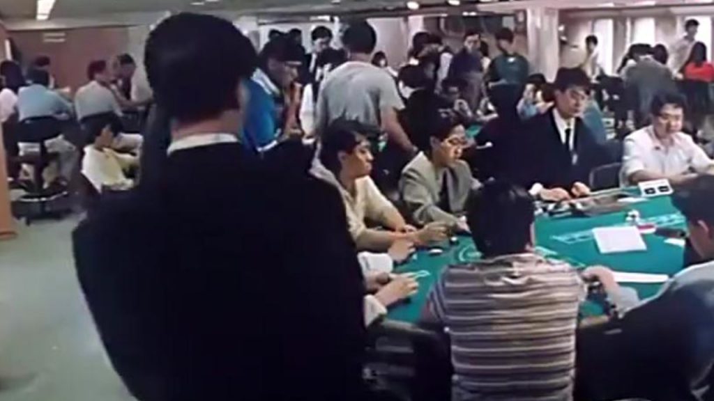 Wan Ziliang is too dominant! Taking his little brother out to sea to gamble, with a beautiful woman along the way!