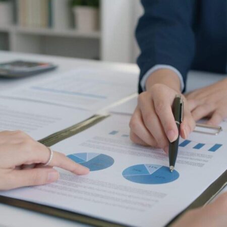 薪资股票：ADP与PAYX谁更能回馈退休者？