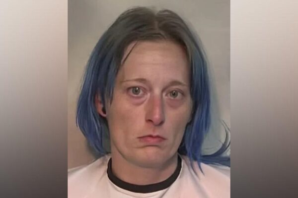 母亲被控遗弃女儿与儿子